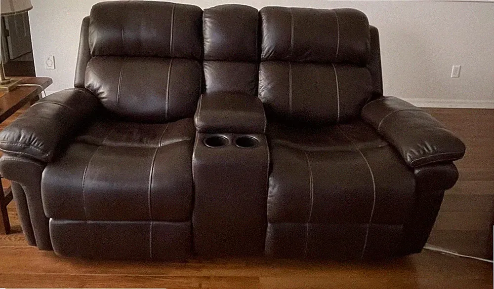 Rooms To Go Dual PWR Recliner Console Loveseat Chocolate